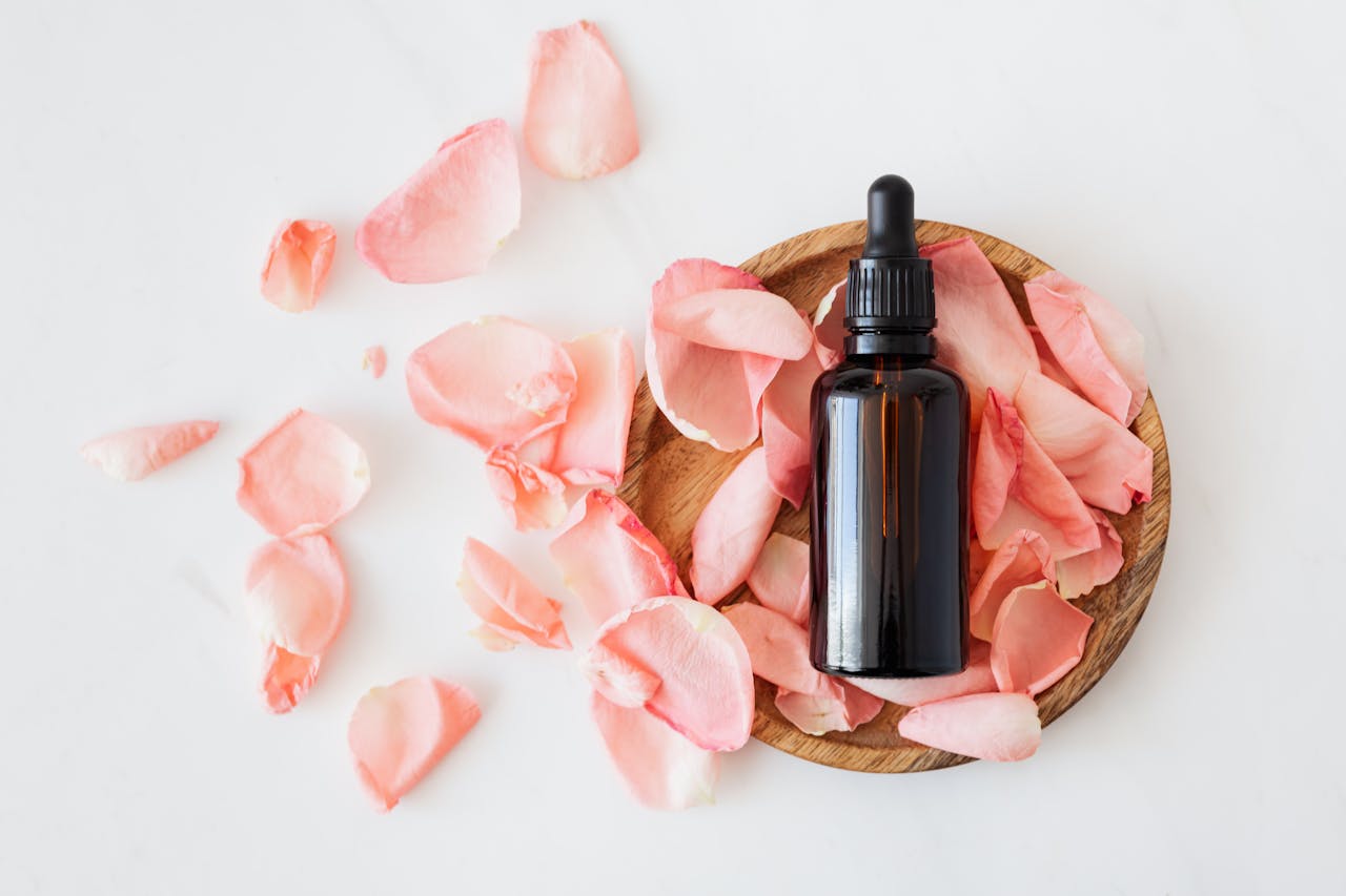 Experienced therapist providing stress relief massage at Spa Near Kolkata Experienced therapist providing stress relief massage at Spa Near Kolkata